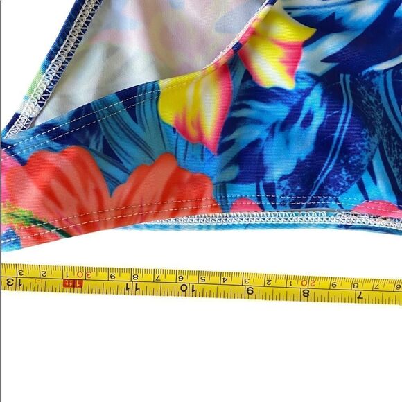 2 piece bikini , racer back to, Hawaiian print bottom. Size med. Pink & blue - Picture 7 of 7
